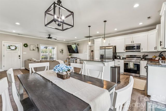 105 E Dundee Court, Statesville, NC 28625