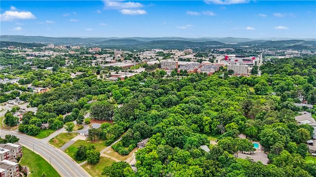 1307 Wedington Drive, Fayetteville, AR 72701