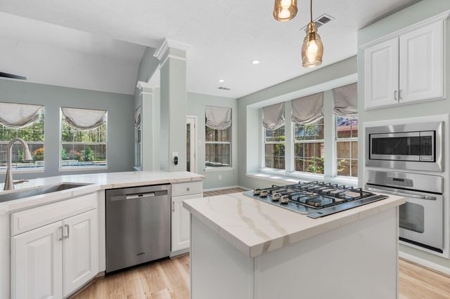 38 Terraglen Drive, The Woodlands, TX 77382