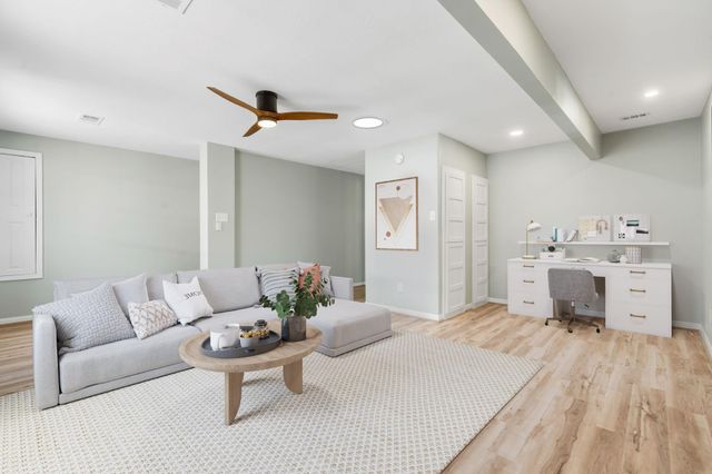 38 Terraglen Drive, The Woodlands, TX 77382