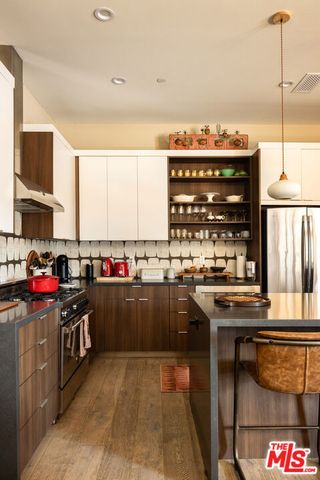 6369 W June Place, Los Angeles, CA 90038