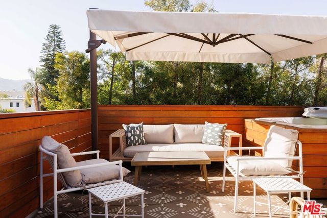6369 W June Place, Los Angeles, CA 90038