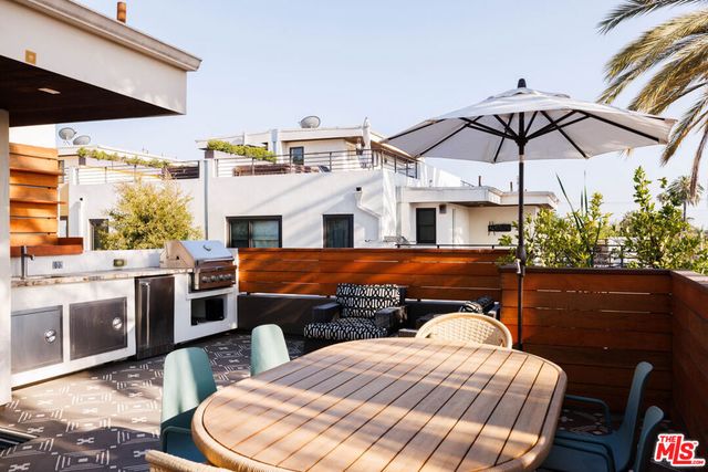 6369 W June Place, Los Angeles, CA 90038