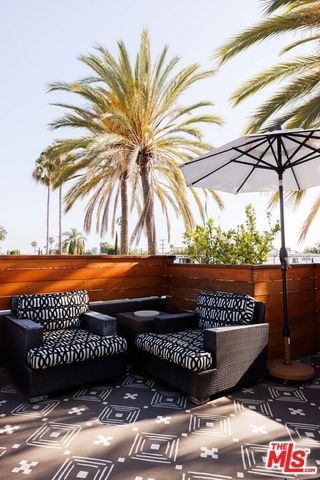 6369 W June Place, Los Angeles, CA 90038