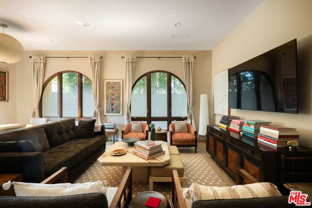 6369 W June Place, Los Angeles, CA 90038