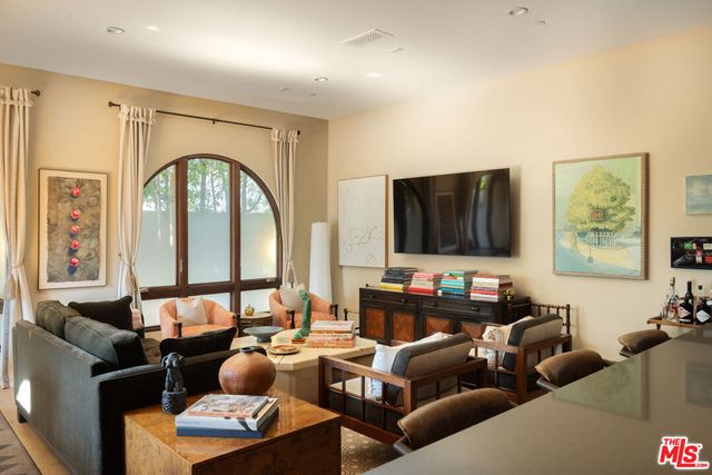 6369 W June Place, Los Angeles, CA 90038