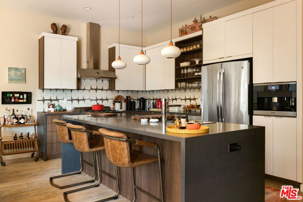 Image 13 of property listing at 6369 W June Place, Los Angeles, CA 90038