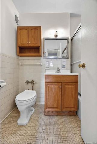 142-05 Roosevelt Avenue 7, Flushing, NY 11354