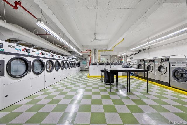 142-05 Roosevelt Avenue 7, Flushing, NY 11354