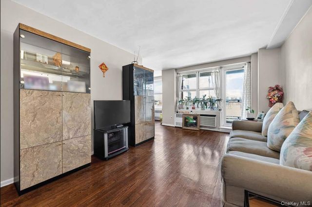 142-05 Roosevelt Avenue 7, Flushing, NY 11354