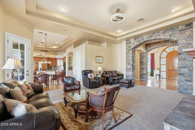 8351 S HOMESTEAD Lane, Tempe, AZ 85284