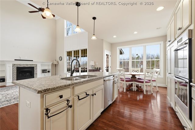 110 Patriot Way, Charleston, WV 25314