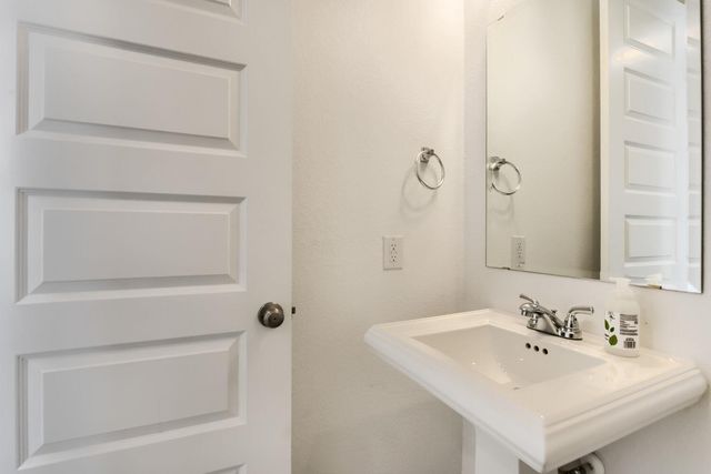 1505 Seeger DR, Pflugerville, TX 78660