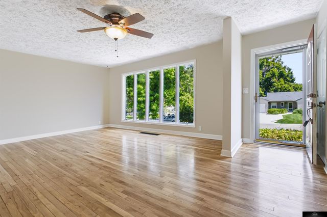 536 S 85th Street, Omaha, NE 68114