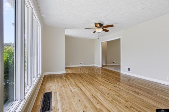 536 S 85th Street, Omaha, NE 68114