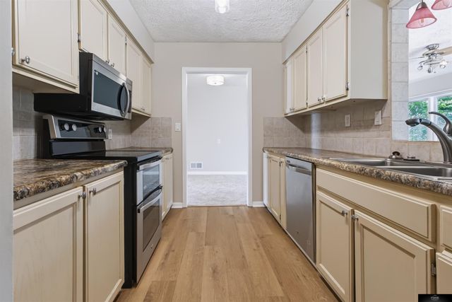 536 S 85th Street, Omaha, NE 68114