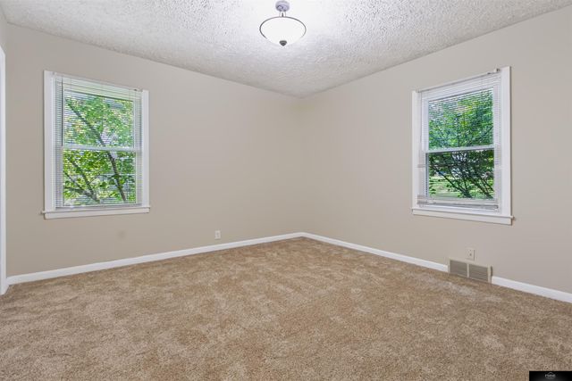 536 S 85th Street, Omaha, NE 68114