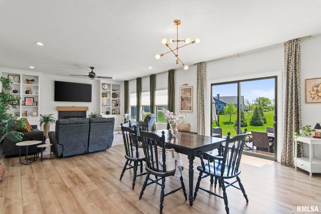 1904 Parthenon Court, Chatham, IL 62629
