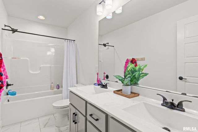 1904 Parthenon Court, Chatham, IL 62629