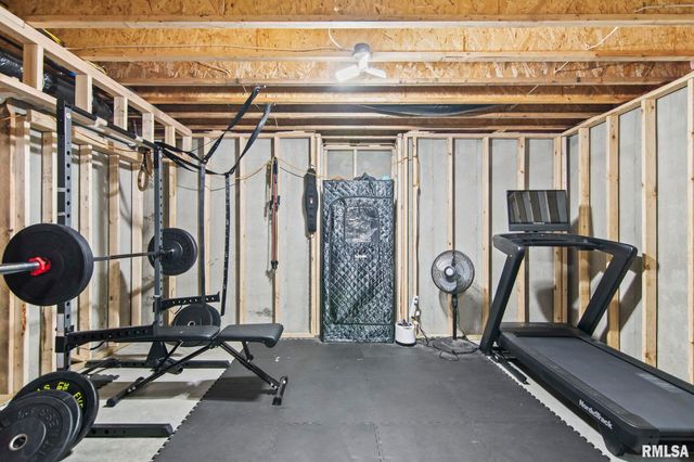 1904 Parthenon Court, Chatham, IL 62629