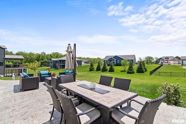 1904 Parthenon Court, Chatham, IL 62629