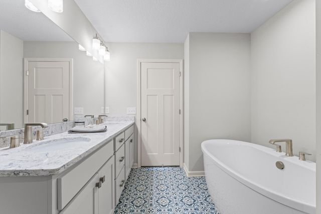 1026 Oakwood Road, Newport, MN 55055