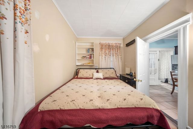 409 Hamilton St, Harrison Town, NJ 07029