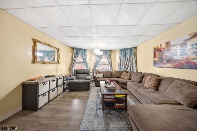 409 Hamilton St, Harrison Town, NJ 07029