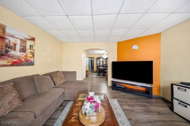 409 Hamilton St, Harrison Town, NJ 07029