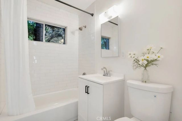 8207 White Oak Avenue, Reseda, CA 91335
