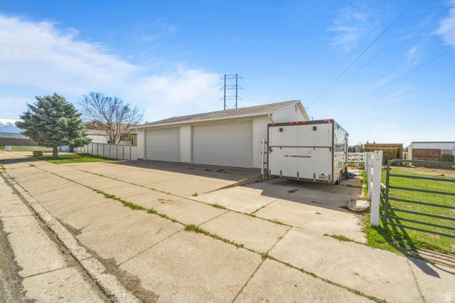 1055 S 1000 W, Clearfield, UT 84015