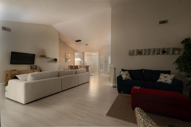 11570 Briarwood Circle 4, Boynton Beach, FL 33437