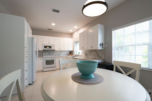 11570 Briarwood Circle 4, Boynton Beach, FL 33437