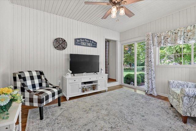 800 King Street, Stoughton, WI 53589