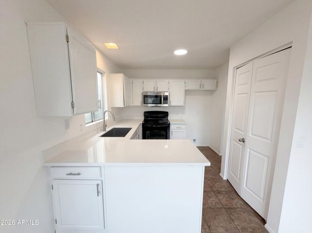 4058 W CHAMA Drive, Glendale, AZ 85310