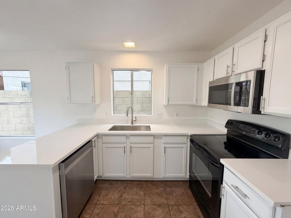 4058 W CHAMA Drive, Glendale, AZ 85310 — photo 2