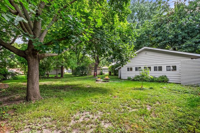 24114 W Hillcrest Drive, Plainfield, IL 60544