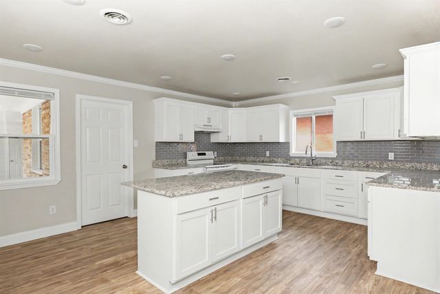 2206 W 36, Pine Bluff, AR 71603