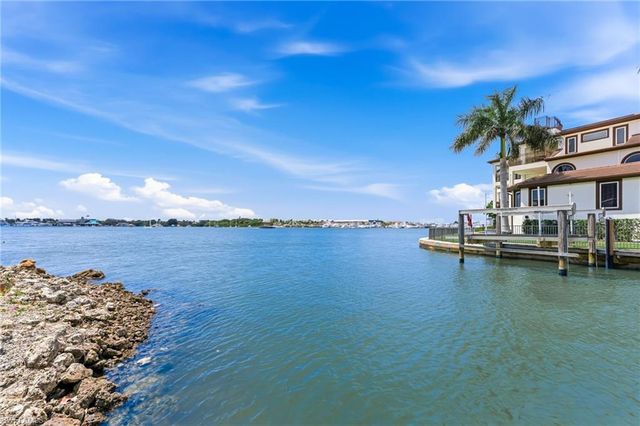 1100 Little Neck CT F52, Naples, FL 34102