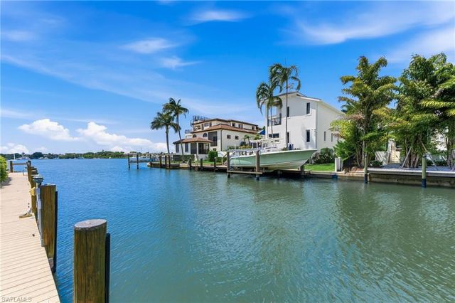 1100 Little Neck CT F52, Naples, FL 34102