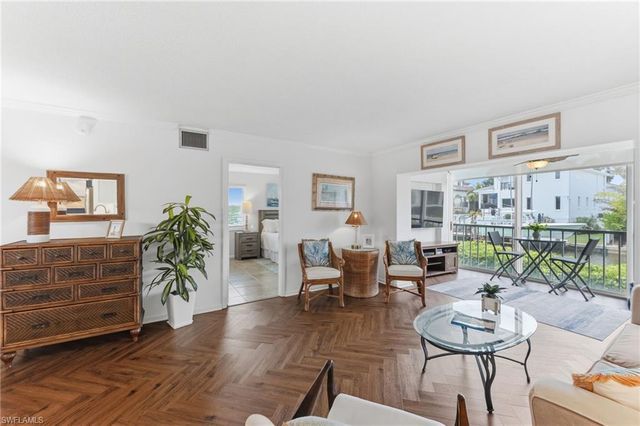 1100 Little Neck CT F52, Naples, FL 34102