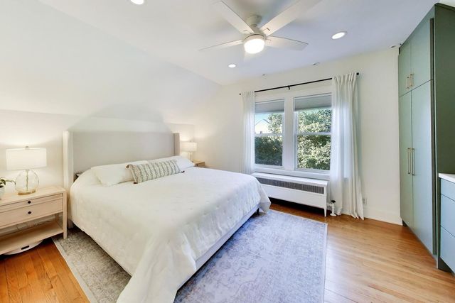 4039 N Harding Avenue, Chicago, IL 60618