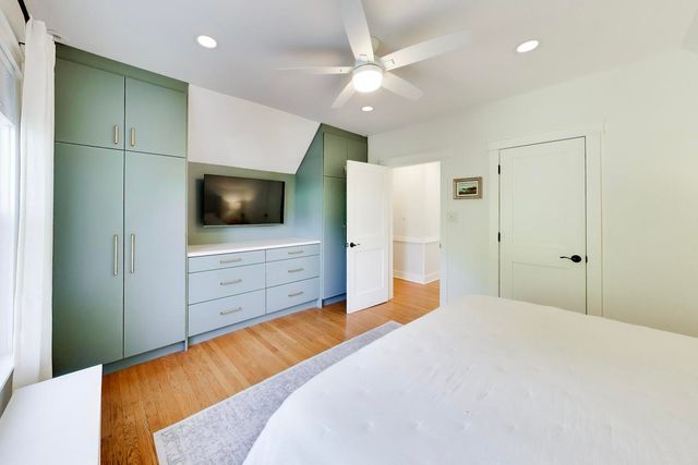 4039 N Harding Avenue, Chicago, IL 60618