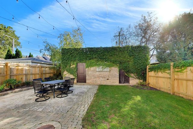 4039 N Harding Avenue, Chicago, IL 60618
