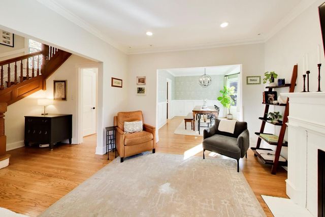 4039 N Harding Avenue, Chicago, IL 60618