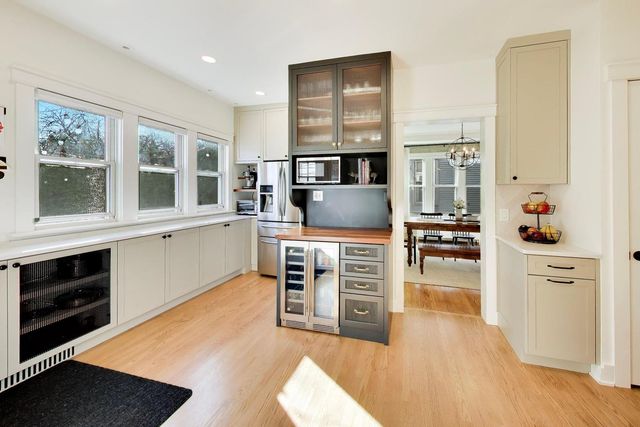 4039 N Harding Avenue, Chicago, IL 60618