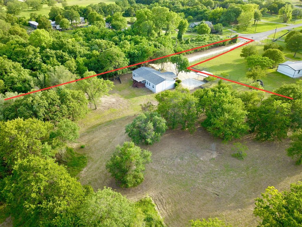 129 Salt Flat Court, Springtown, TX 76082