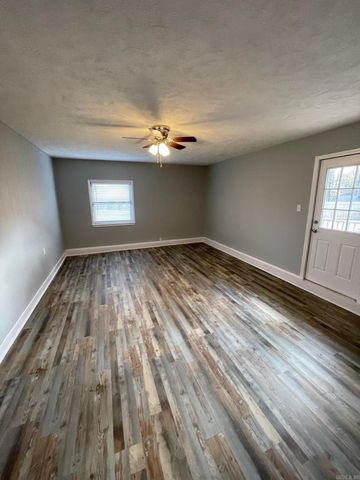 105 Wells Fargo Trl, Jacksonville, AR 72076