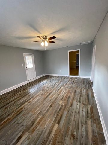 105 Wells Fargo Trl, Jacksonville, AR 72076