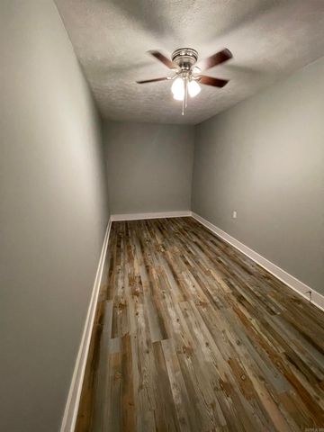 105 Wells Fargo Trl, Jacksonville, AR 72076